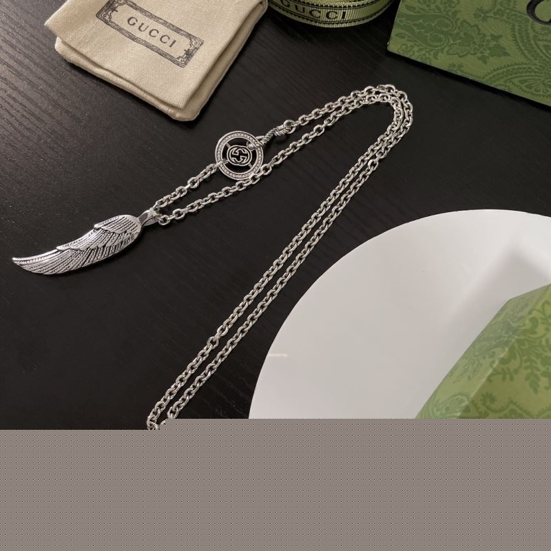 G*u*i necklaces